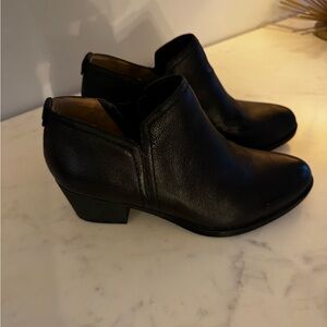 Naturalizer Black Textured Boots